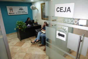 Conflictos familiares por el cuidado de adultos mayores pueden encontrar solución con la Justicia Alternativa
