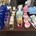 Detienen a dos mujeres por robo a comercio en Lomas de la Presa