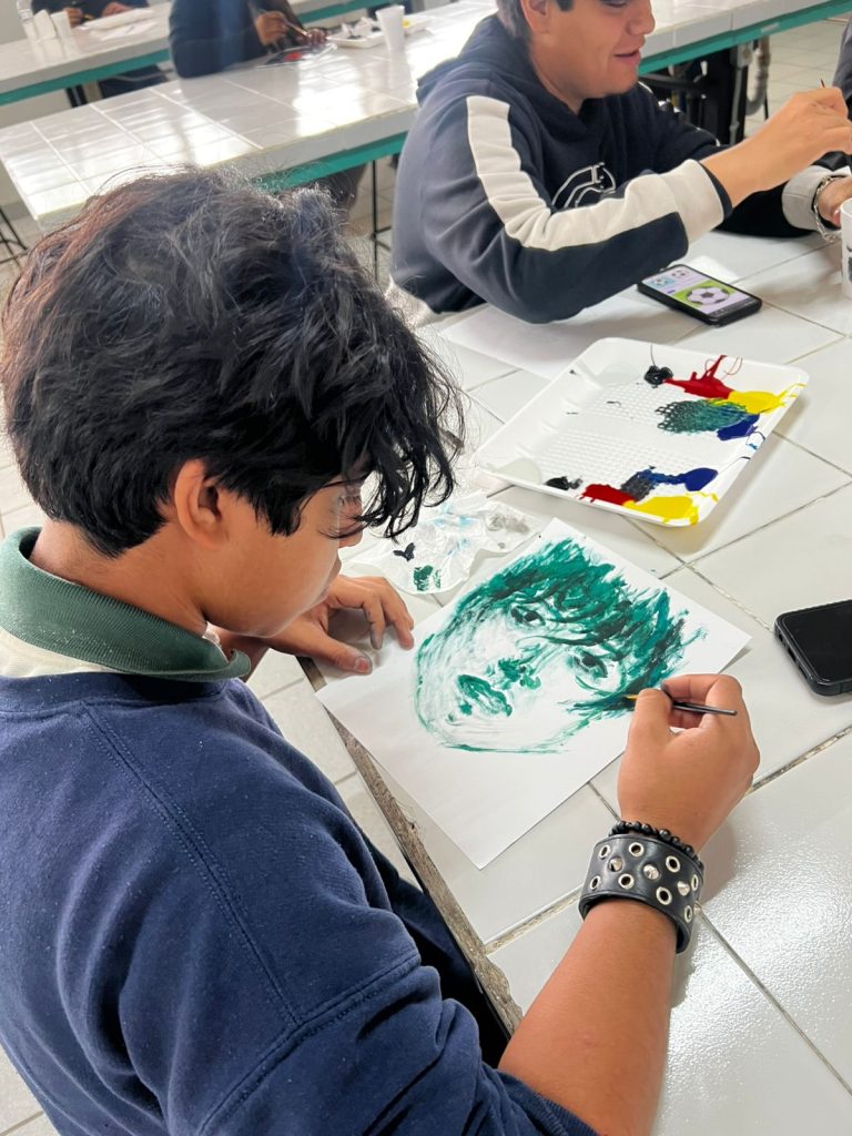 Desarrollan su talento estudiantes de CONALEP 154 Mexicali II en Taller de Pintura