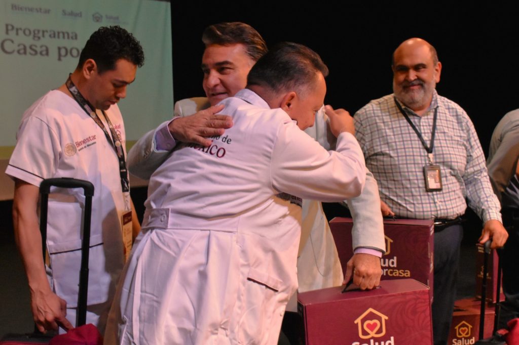 Médicos y enfermeras reciben equipo para el programa Salud Casa por Casa: Ruiz Uribe