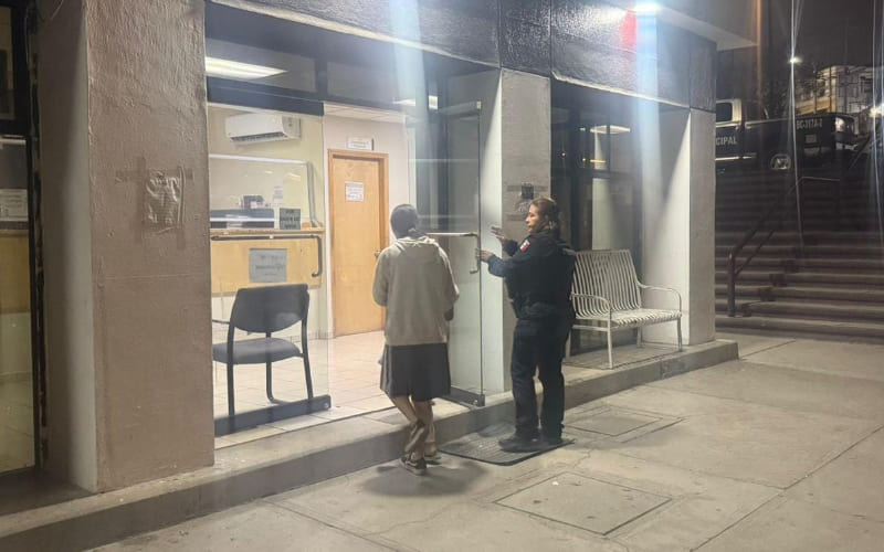 Localizan elementos de la Policía Municipal a menor de 8 años y la reintegran con su familia en coordinación con el Escuadrón Violeta