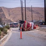 Bombero resulta lesionado tras volcarse cuando se dirigía a atender un reporte en Villa del Campo