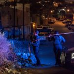 Hombre es asesinado a balazos frente a la casa de su madre