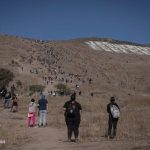 Ayuntamiento de Tijuana clausura construcciones irregulares que se estaban haciendo en el Cerro Colorado