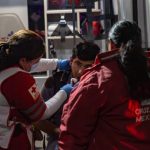 Cae hombre del segundo piso de un local en la garita de San Ysidro