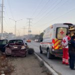 Taxi de ruta choca contra vehículo en bulevar 2000; hay una persona lesionada