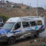 Transporte público se vuelca sobre el bulevar 2000