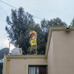 Bomberos rescatan hombre que recibió descarga eléctrica en la colonia Lomas del Río