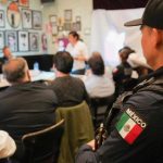 Imparte SSPCM plática preventiva a comerciantes de la Avenida Revolución sobre delitos cibernéticos