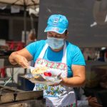 Emprendedores salvadoreños expone su gastronomía y cultura en la Avenida Revolución