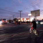 Mexicalenses cierran acceso a la carretera Tijuana-Mexicali por falta de energía eléctrica