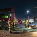 Chocan autos en Prolongación Américas; uno termina volcado