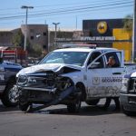 Patrulla de la FESC y vehículo particular chocan en el bulevar Insurgentes: una mujer resulta lesionada