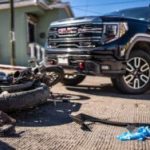 Accidente entre pick up y motocicleta deja a un niño y su padre lesionados en la Colonia Alemán