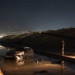 Auto termina en la canalización del Río Alamar