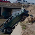 Volcadura en bulevar Insurgentes deja dos heridos en Tijuana