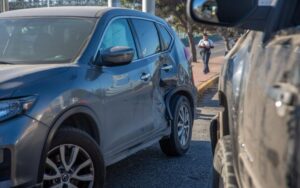 Vuelta prohibida termina en choque cerca del CREA