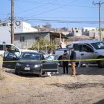 Hallan a dos hombres sin vida dentro de un auto en Altiplano