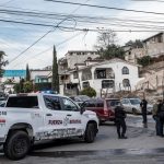 Mujer resulta lesionada mientras conducía su camioneta en la colonia Puerta del Sol