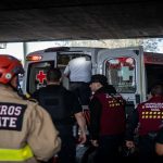 Auxiliar vial resulta lesionado tras caer de motocicleta en Zona Centro