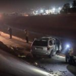 Hombre de la tercera edad pierde el control y cae a la canalización del Alamar