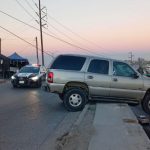 Camioneta queda al borde de caer de un puente tras choque en avenida Las Torres