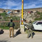 Fiscalía ejecuta dos cateos y asegura más de 200 vehículos en Tijuana