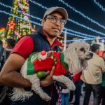 Avenida Revolución se ilumina con el encendido del Árbol Coca-Cola