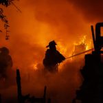 Incendio en Cerro Colorado consume viviendas y deja a una mujer lesionada