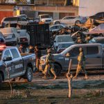 Incendian vehículo y lesionan a dos hombres tras ataque armado en Yonke La Tuza en Urbi I