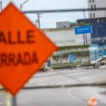 Fuertes vientos provocan caída de poste y pared en edificio de la Zona Centro