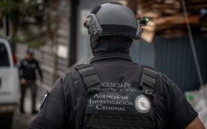 Autoridades federales catean establecimiento Yesi Trendy en Tijuana