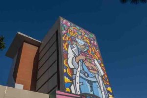 «Cuando el arte urbano genera identidad: el mensaje social de «Mujer en la Salud»