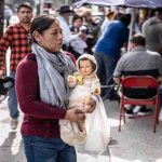 Feligreses acuden al Santuario de la Virgen de Guadalupe para bendecir al Niño Dios