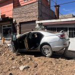 Dompe termina volcado en avenida 34 Sur