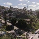 Pipa de gas Silza vuelca en Camino Verde; conductor resulta lesionado