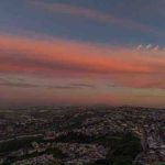 La Luna de Gusano ilumina el cielo previo al eclipse lunar total