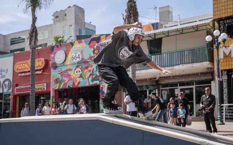 Patinadores toman la Avenida Revolución en la tercera edición del Chupascontest 2026
